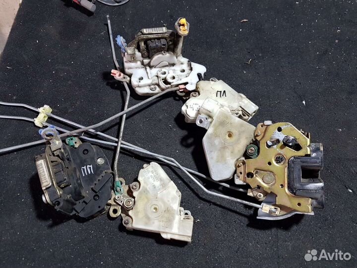 Замок двери Nissan Almera N16