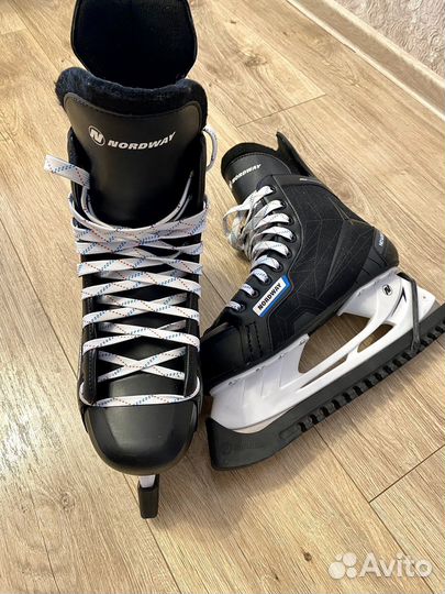 Коньки хоккейные