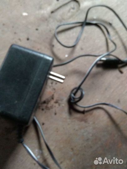 Зарядное устройство-адаптер