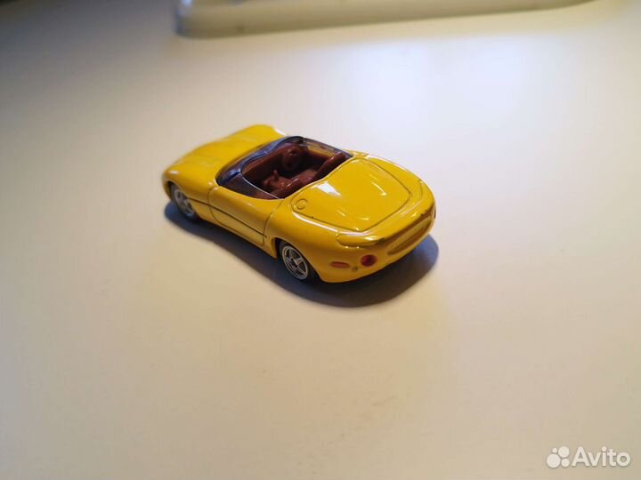 Машинка hot wheels jaguar xk 180