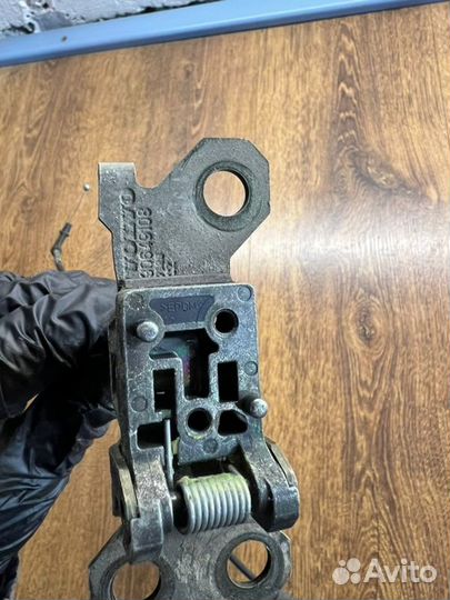 Трос замка багажника задний Volvo Xc90 внедорожник