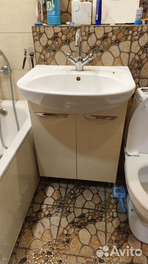 Раковина с тумбой для ванной