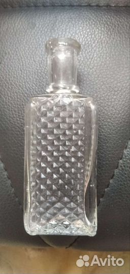 Старинная бутылочка от парфюма Тэже и Ралле