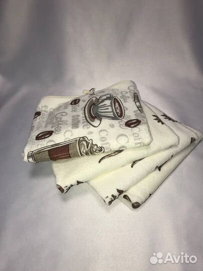 Кухонное полотенце с металлической петелькой