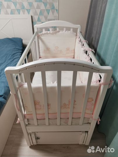 Детская кровать-маятник с ящиком из массива березы