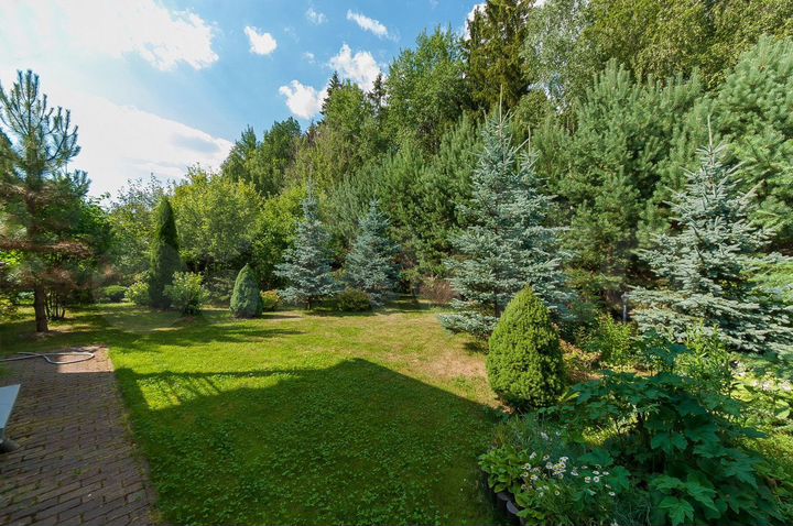 Дом 460 м² на участке 10 сот.