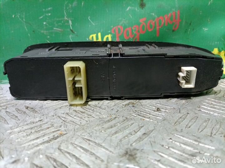 Блок управления стеклоподъемниками передний левый