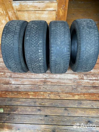 Pirelli Ice Zero 215/65 R17
