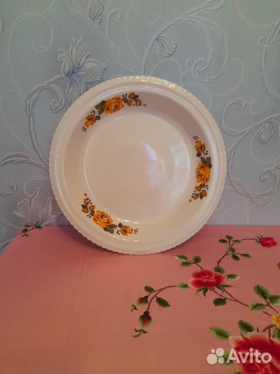 Эмалированное большое блюдо