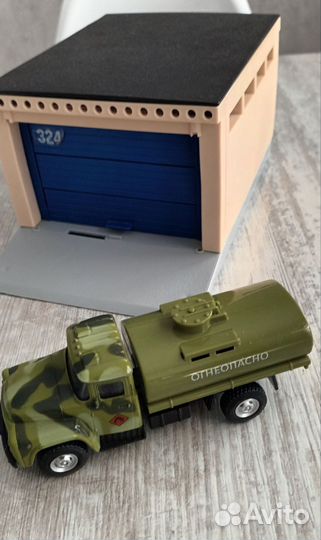 Игрушки гараж и машинка