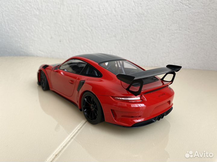 Porsche 911 GT3RS Weissach Package 1/18 Minichamps