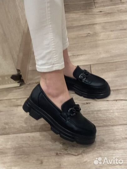 Новая Женская обувь лоферы мокасины туфли