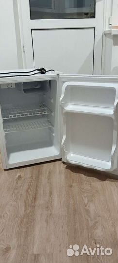 Минихолодильник с морозильной бу