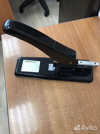 Степлер, дырокол офисный