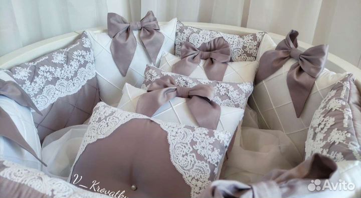 Комплект на выписку + постельное белье с бортиками