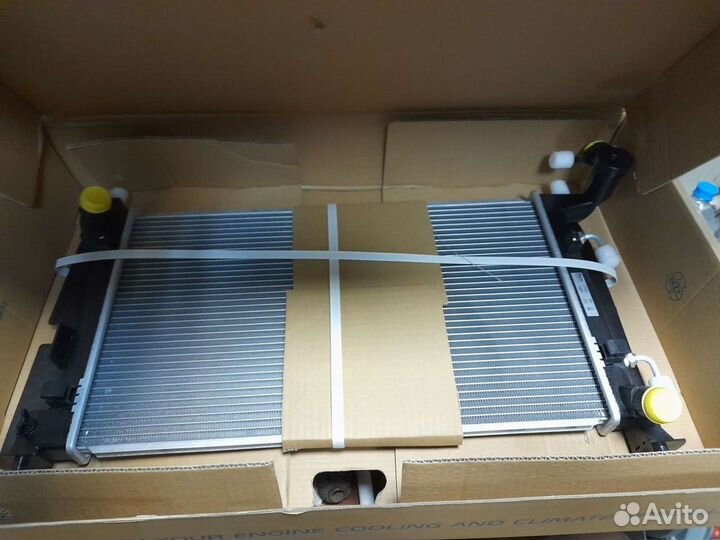 Радиатор охлаждения Toyota Nissens 646321