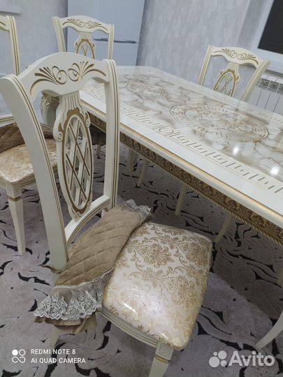 Кухонный стол и стулья