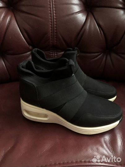 Кроссовки ботинки новые