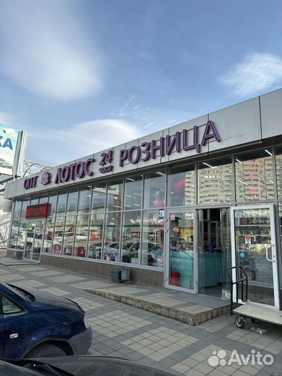 Продавец цветов в ночь