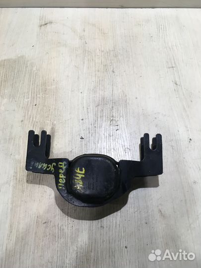 Кронштейн опоры двигателя Ауди А8 D3 4E0199335L