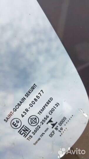 Стекло глухое Mitsubishi Pajero sport 3