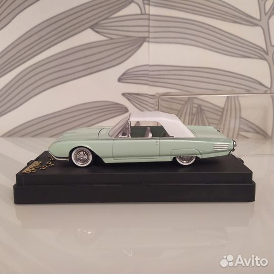 Модель автомобиля ford thunderbird 1961 1/43