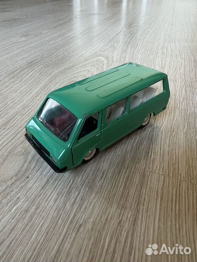 Модель раф 2203