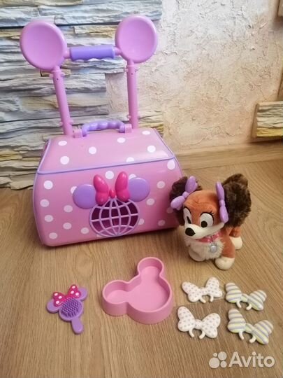 Много фирменных игрушек