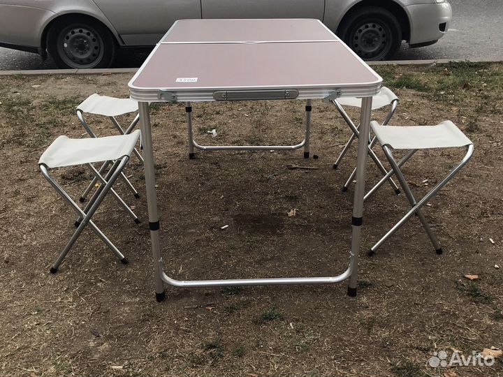 Стол чемодан