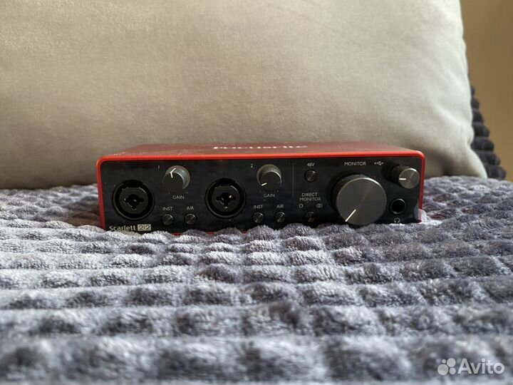 Звуковая карта Focusrite Scarlett 2i2 3rd gen