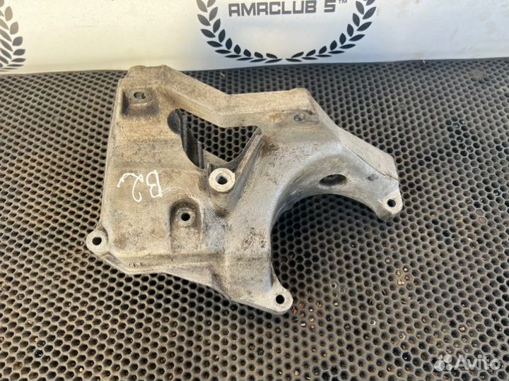 Кронштейн компрессора кондиционера Opel Omega B