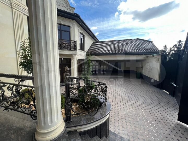 Дом 409,2 м² на участке 5,6 сот.