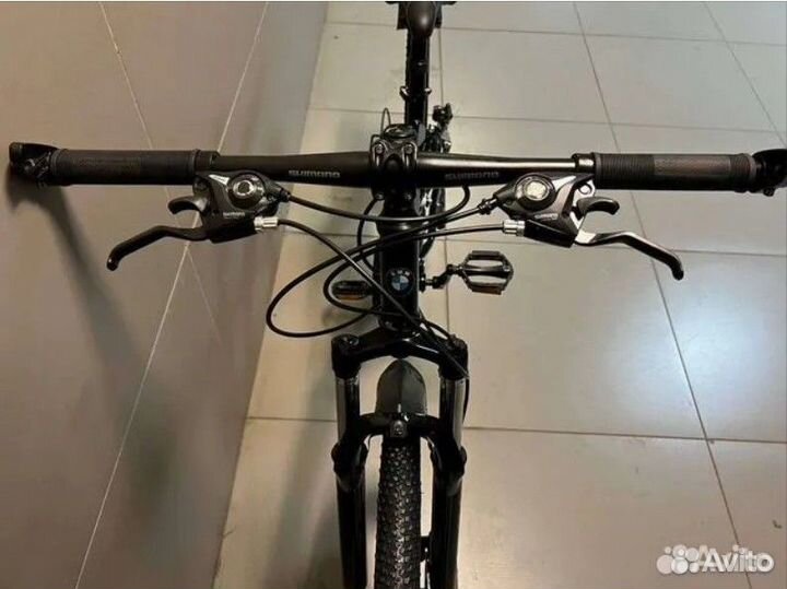 Велосипед BMW на литых дисках