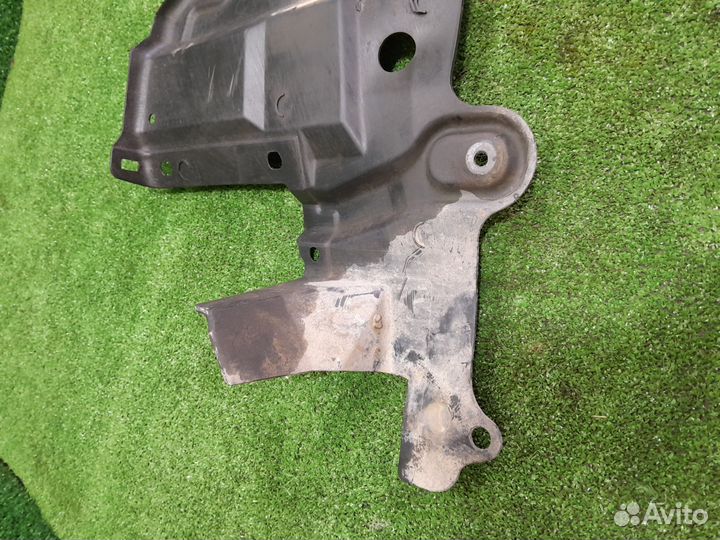 Пыльник двигателя правый ниссан примера п12