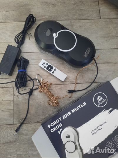 Новый робот-мойщик окон с распылителем жидкости