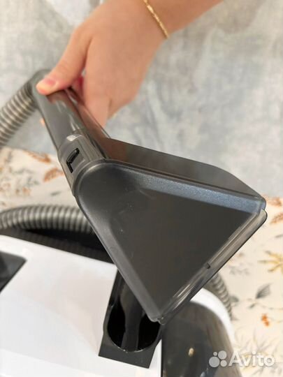 Моюший пылесос