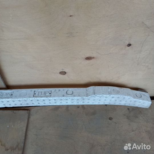 Абсорбер бампера переднего Toyota Corolla