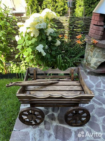 Тележка деревянная резная.Декор для сада