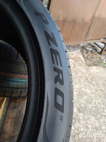 Pirelli P Zero PZ4 285/35 R20 104Y