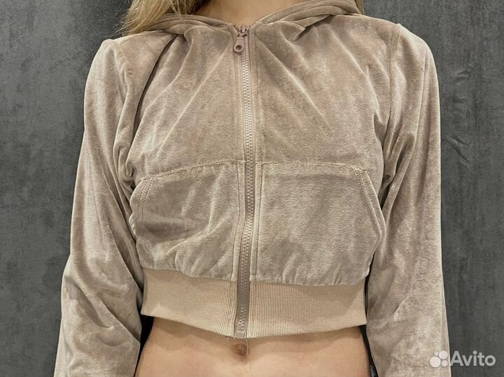 Укороченная велюровая кофта