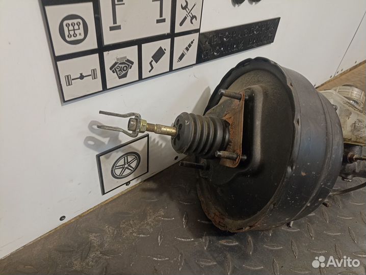 Усилитель тормозов вакуумный Toyota Hilux Surf