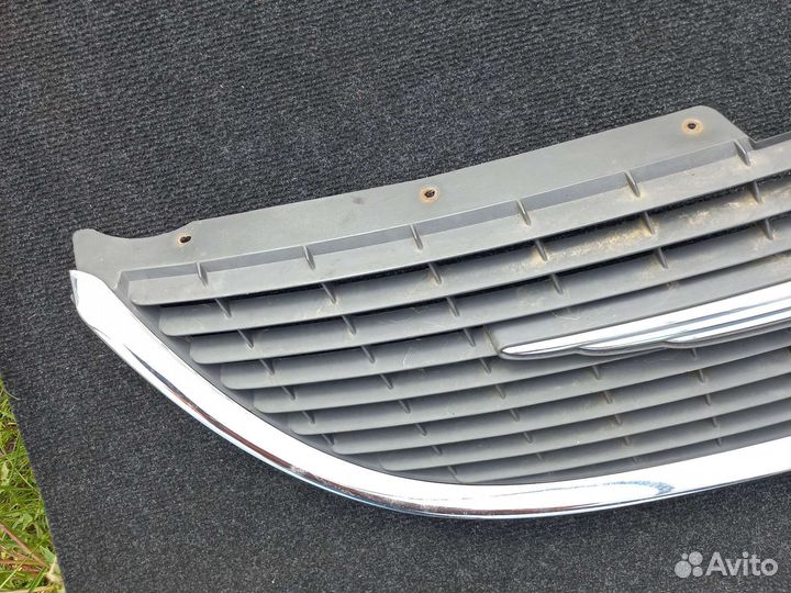 Chrysler Voyager(01-07)решётка 4857300AA радиатора