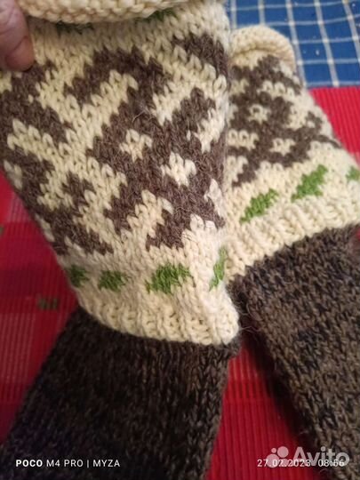 Носки с обереговым узором