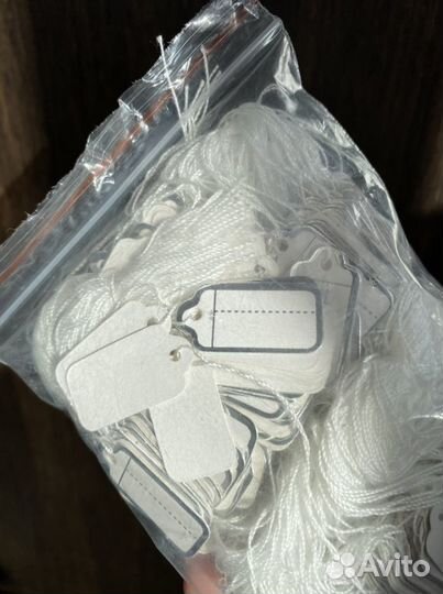 Ярлычки на нити