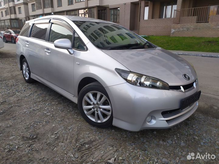 Тойота Виш 2009. Toyota Wish 2011. Toyota Wish 2011 серебристый. Toyota Wish 2011 год.