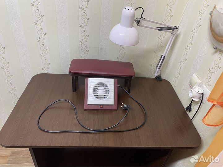 Стол для маникюра бу