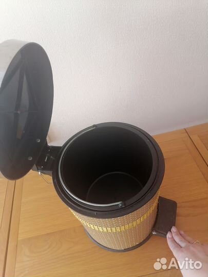 Мусорное ведро с педалью