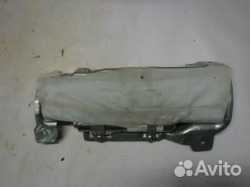 Подушка безопасности колен водителя