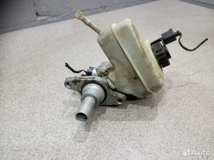 Главный тормозной цилиндр WV Passat B6