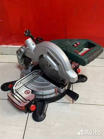 Торцовочная пила Metabo KS 216 M Lasercut